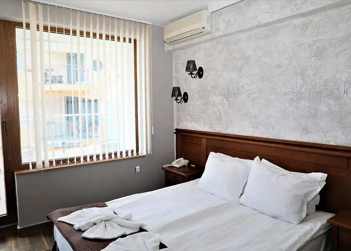 Petrov Family נסבר