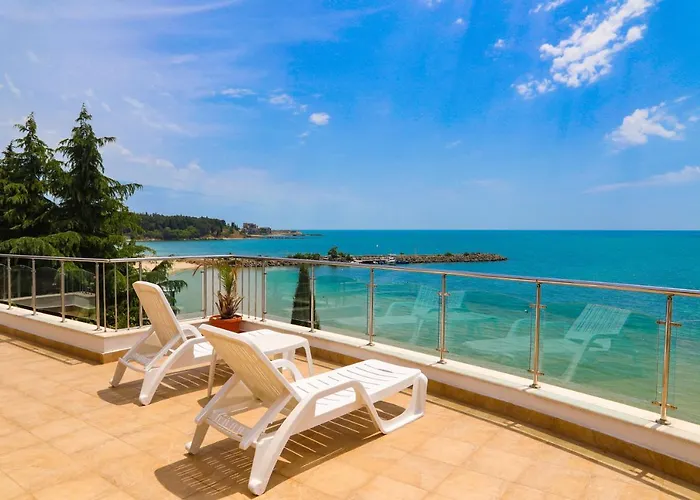 Petrov Family נסבר