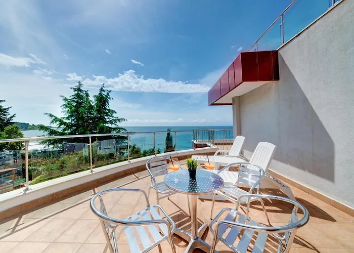 Petrov Family מלון