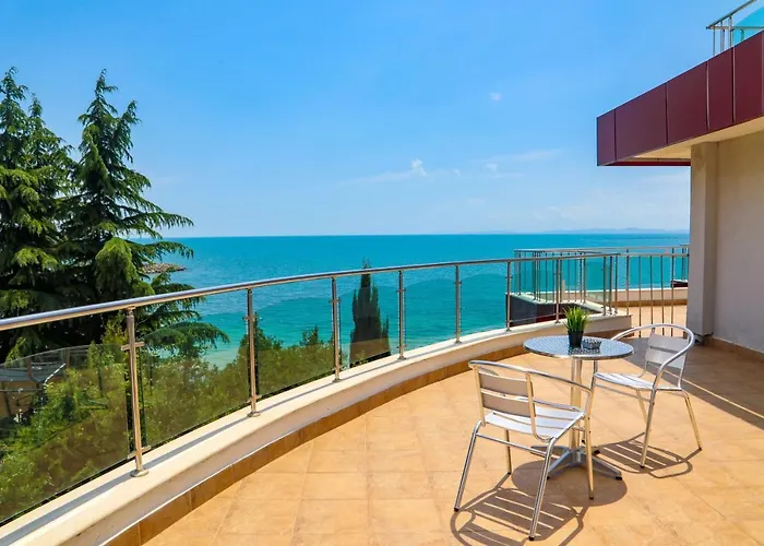 Petrov Family נסבר