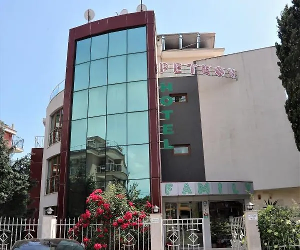 Petrov Family מלון 3*