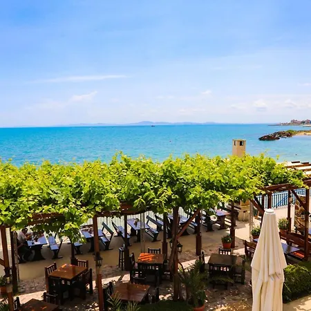 מלון Petrov Family נסבר