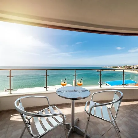 מלון Petrov Family נסבר