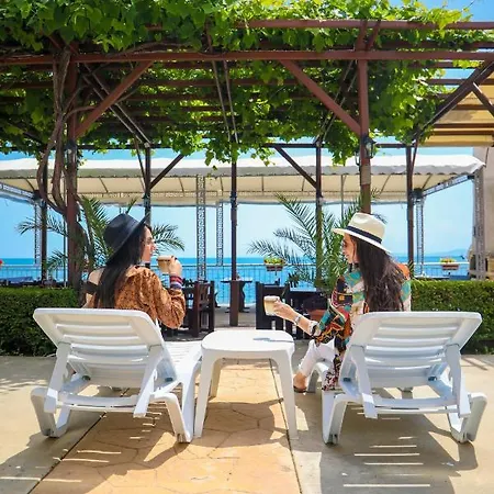 Отель Petrov Family