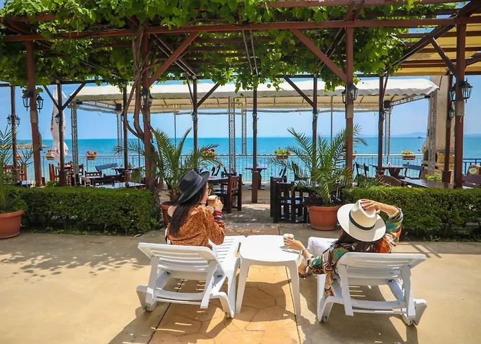 Petrov Family 3* Nessebar